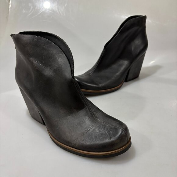 Korks 10 M Shamira Black Leather Zip Up Ankle 3" Wedge Booties - Picture 1 of 7